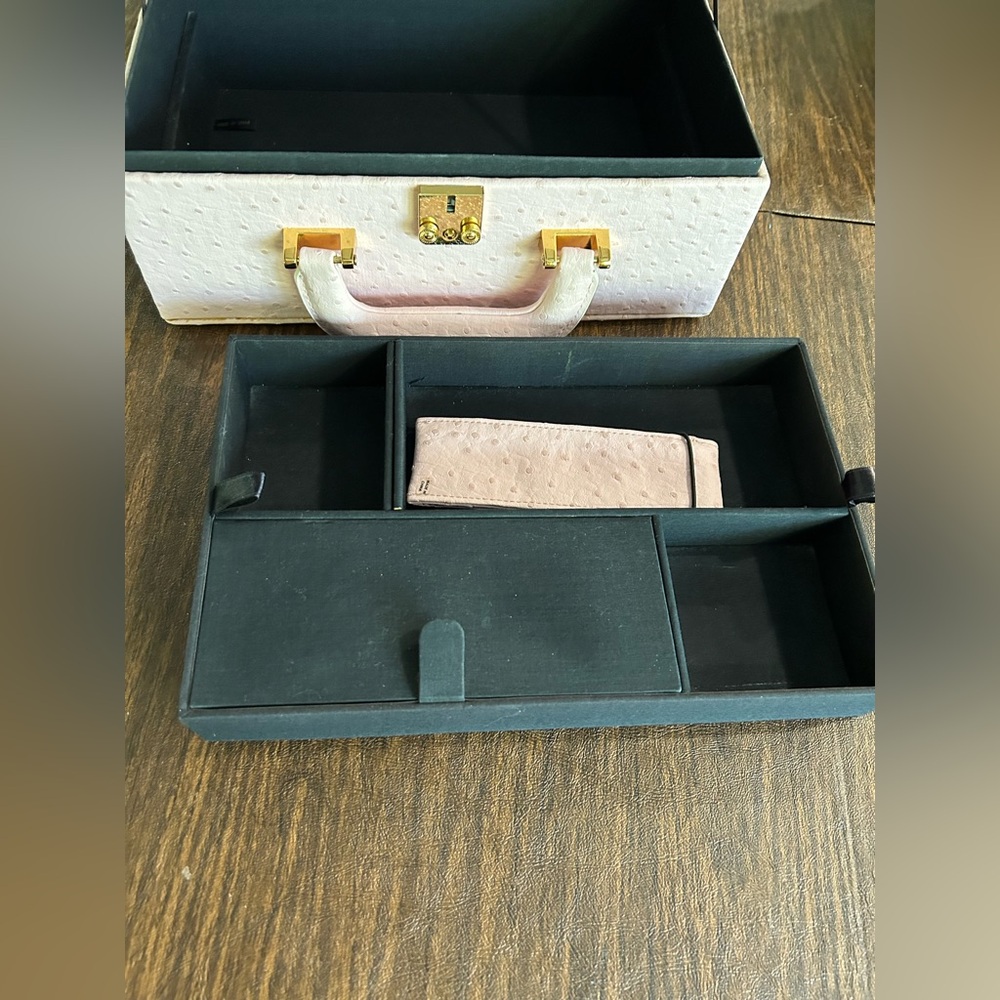 Lancôme Pink and Gold Makeup Case - Picture 8 of 9